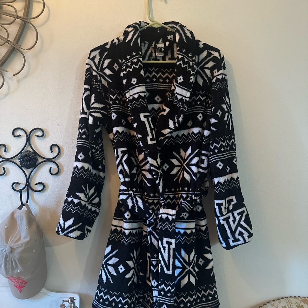 PINK Victoria's Secret Holiday Black and White Cozy Robe